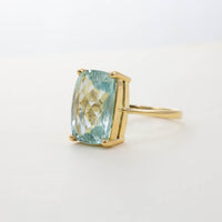 18ct YG Large Aquamarine solitaire ring