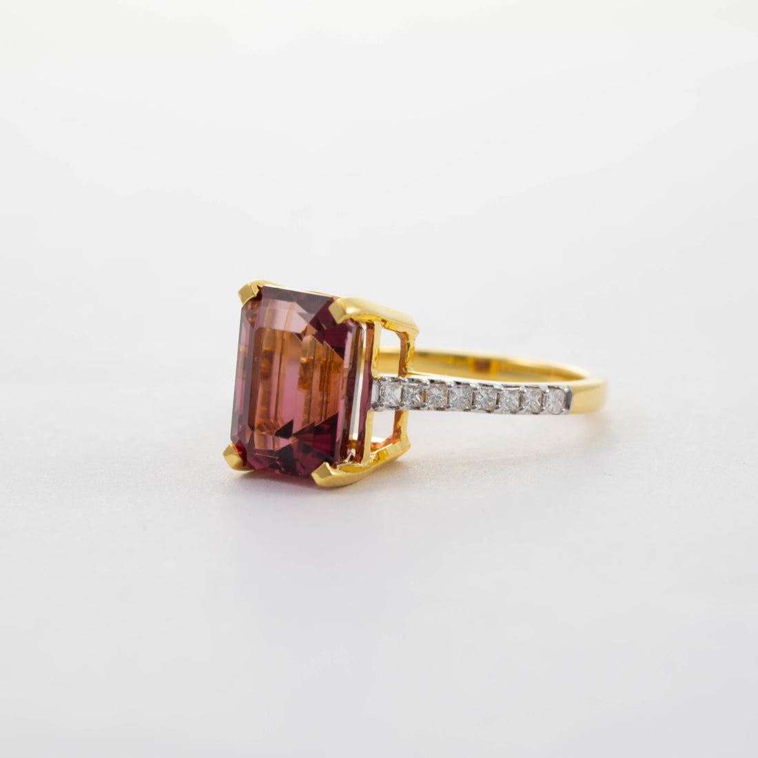 18CT YG PINK TOURMALINE & DIAMOND RING