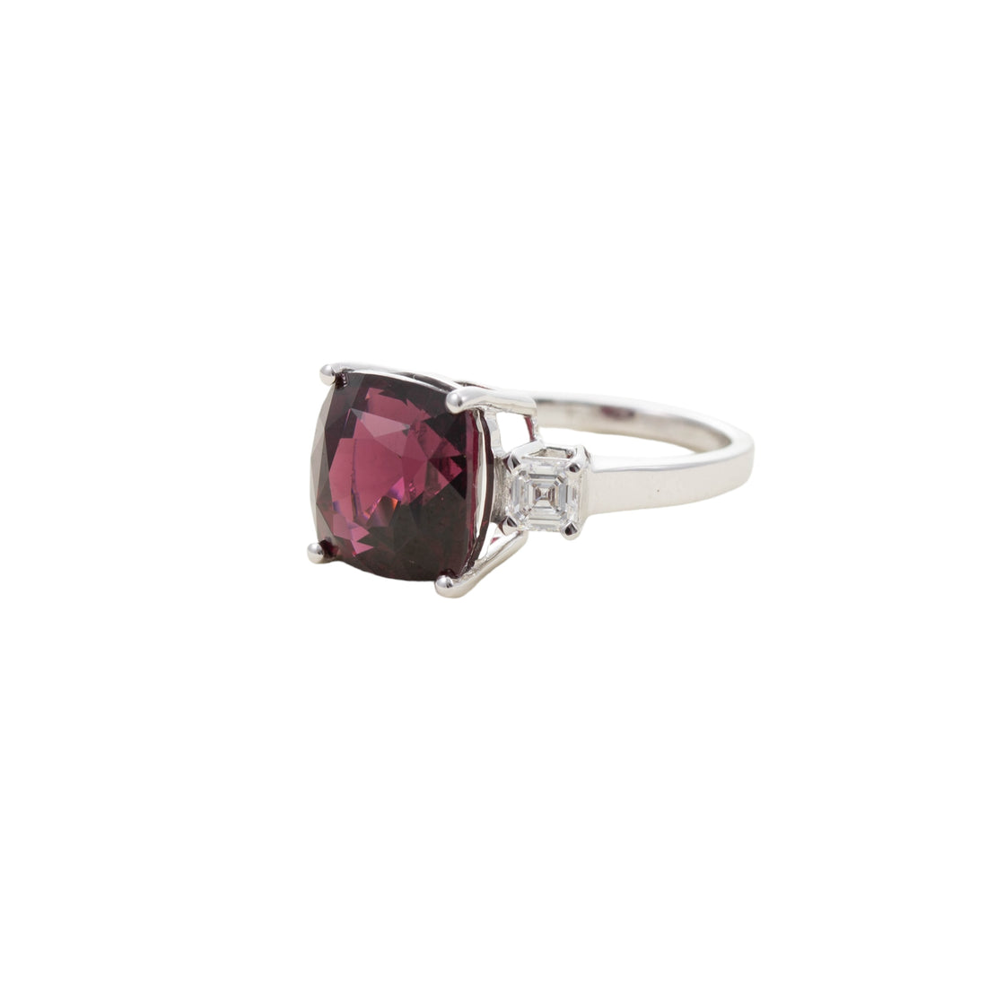 18CT WG GARNET & DIAMOND THREE STONE RING