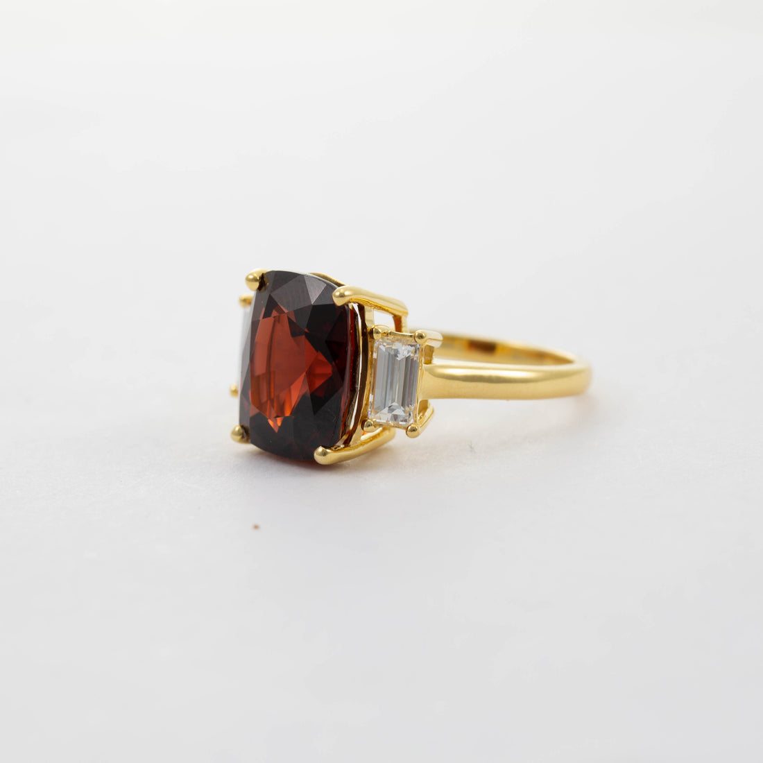 18CT YG GARNET & BAGUETTE DIAMOND THREE STONE RING