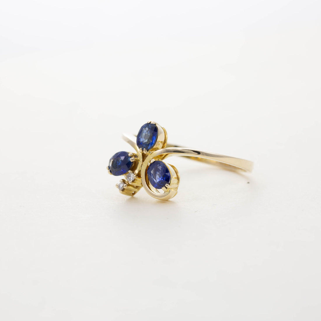 9ct YG Sapphire & diamond clover ring