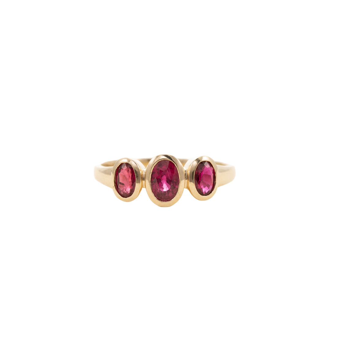 9CT YG OVAL RUBY THREE STONE