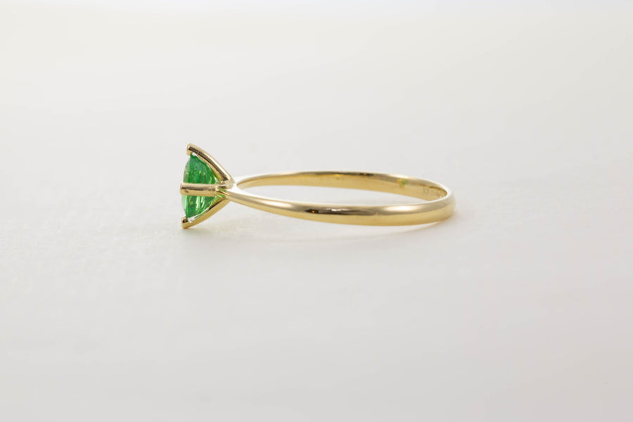 18ct yg tsavorite solitaire ring