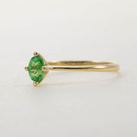 18ct yg tsavorite solitaire ring