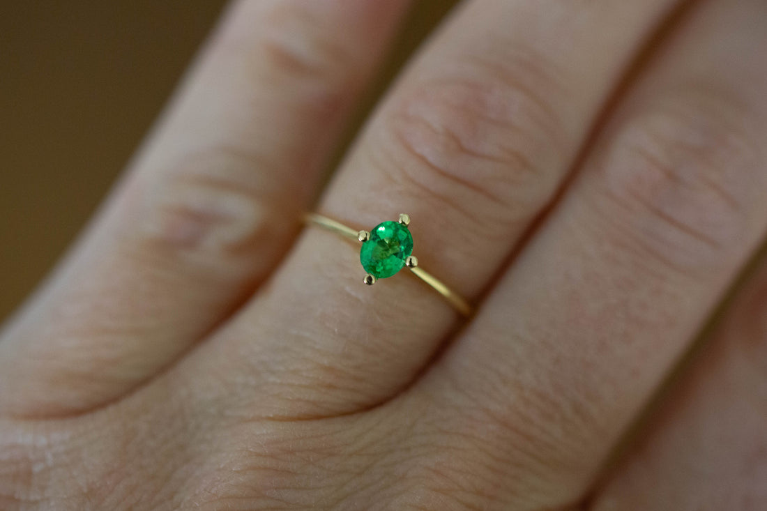 18ct yg tsavorite solitaire ring