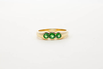 18CT YG TSAVORITE THREE STONE RING