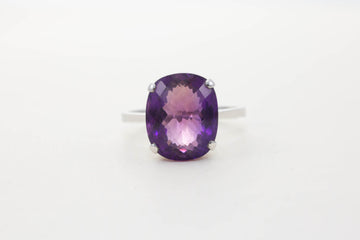 18ct wg large rectangular amethyst solitaire