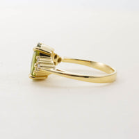 18CT YG CHRYSOBERYL WITH DIAMOND SHOULDERS