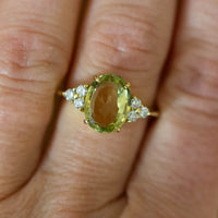 18CT YG CHRYSOBERYL WITH DIAMOND SHOULDERS