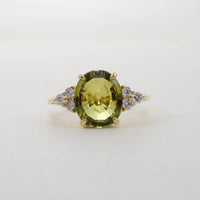 18CT YG CHRYSOBERYL WITH DIAMOND SHOULDERS