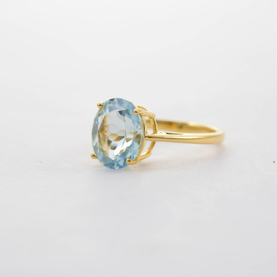 9CT YG LARGE OVAL AQUAMARINE SOLITAIRE RING 4.33ct