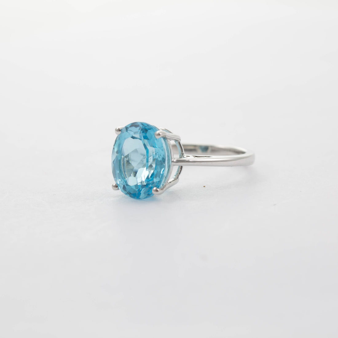 9CT WG LARGE OVAL BLUE TOPAZ SOLITAIRE RING 6.35CT