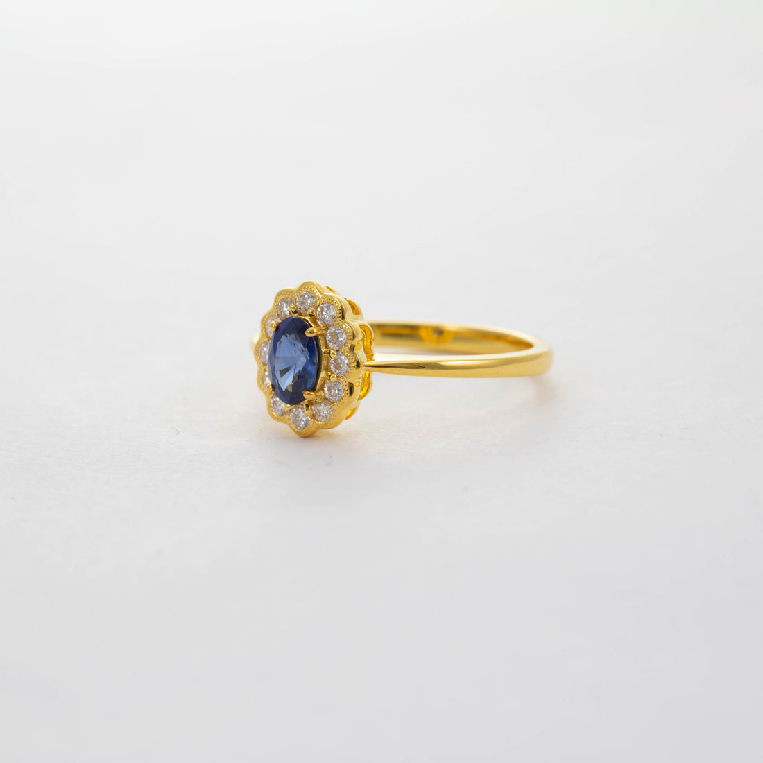 18CT YG SAPPHIRE & DIAMOND CLUSTER RING