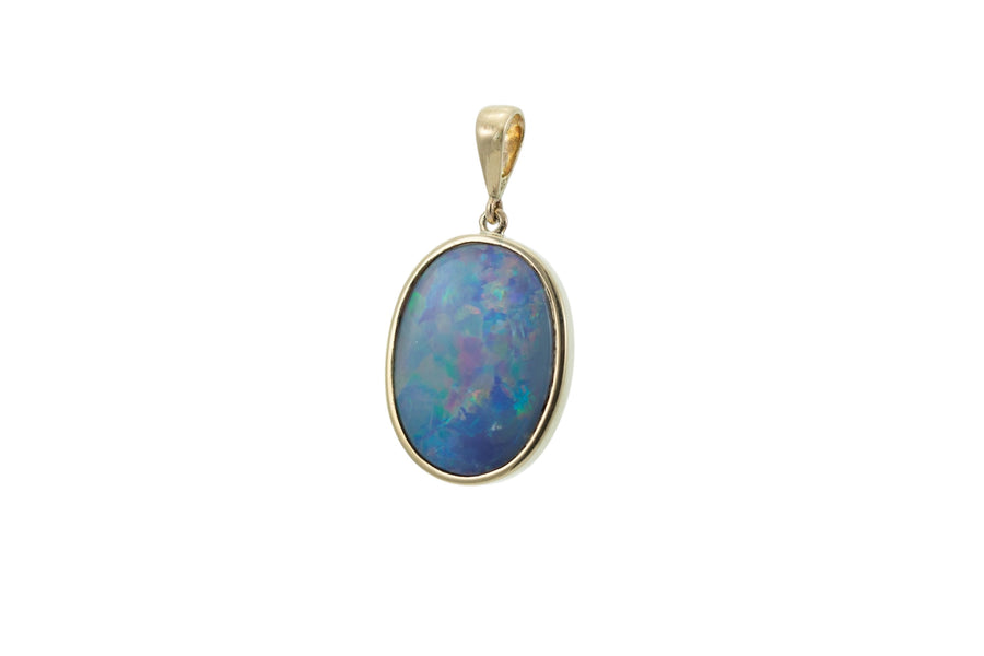 FINE LARGE OVAL OPAL DOUBLET PENDANT