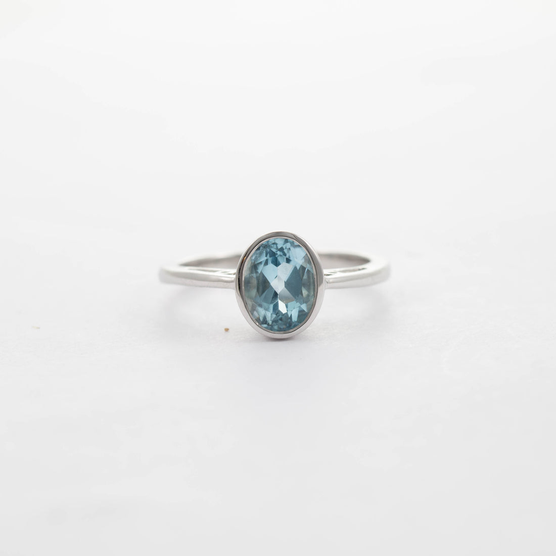 9CT WG MEDIUM OVAL AQUA SOLITAIRE RING 1.53ct