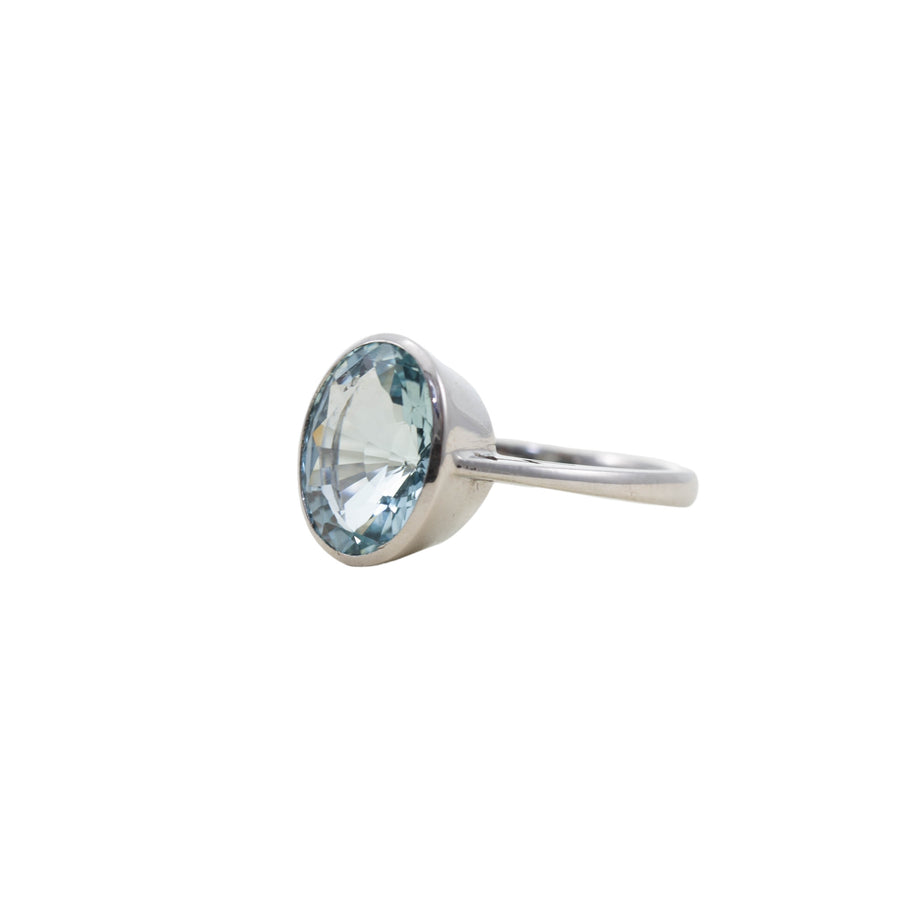 18ct WG Aquamarine Solitaire Ring 4.42ct