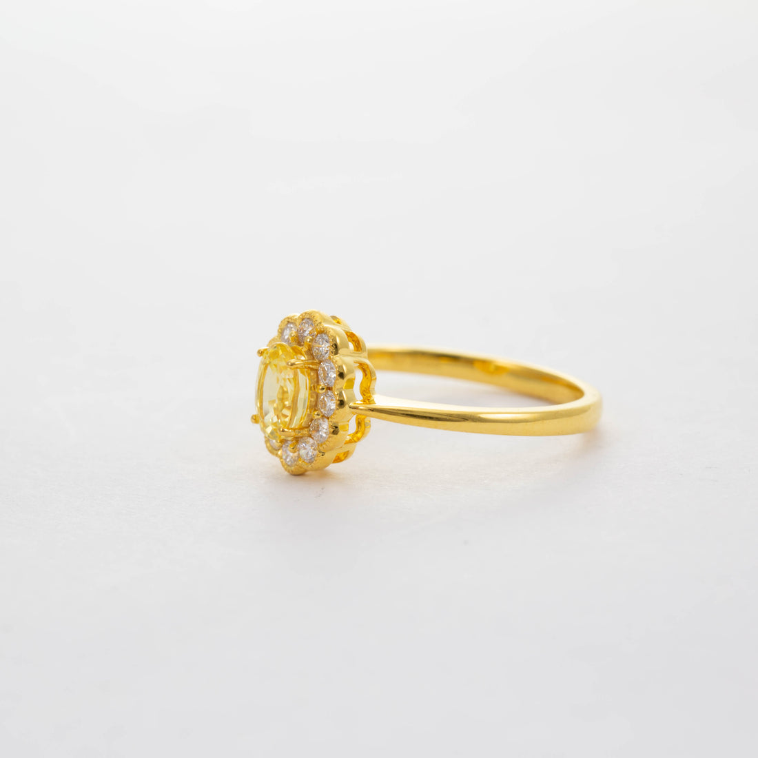 18CT YG YELLOW SAPPHIRE & DIAMOND CLUSTER RING