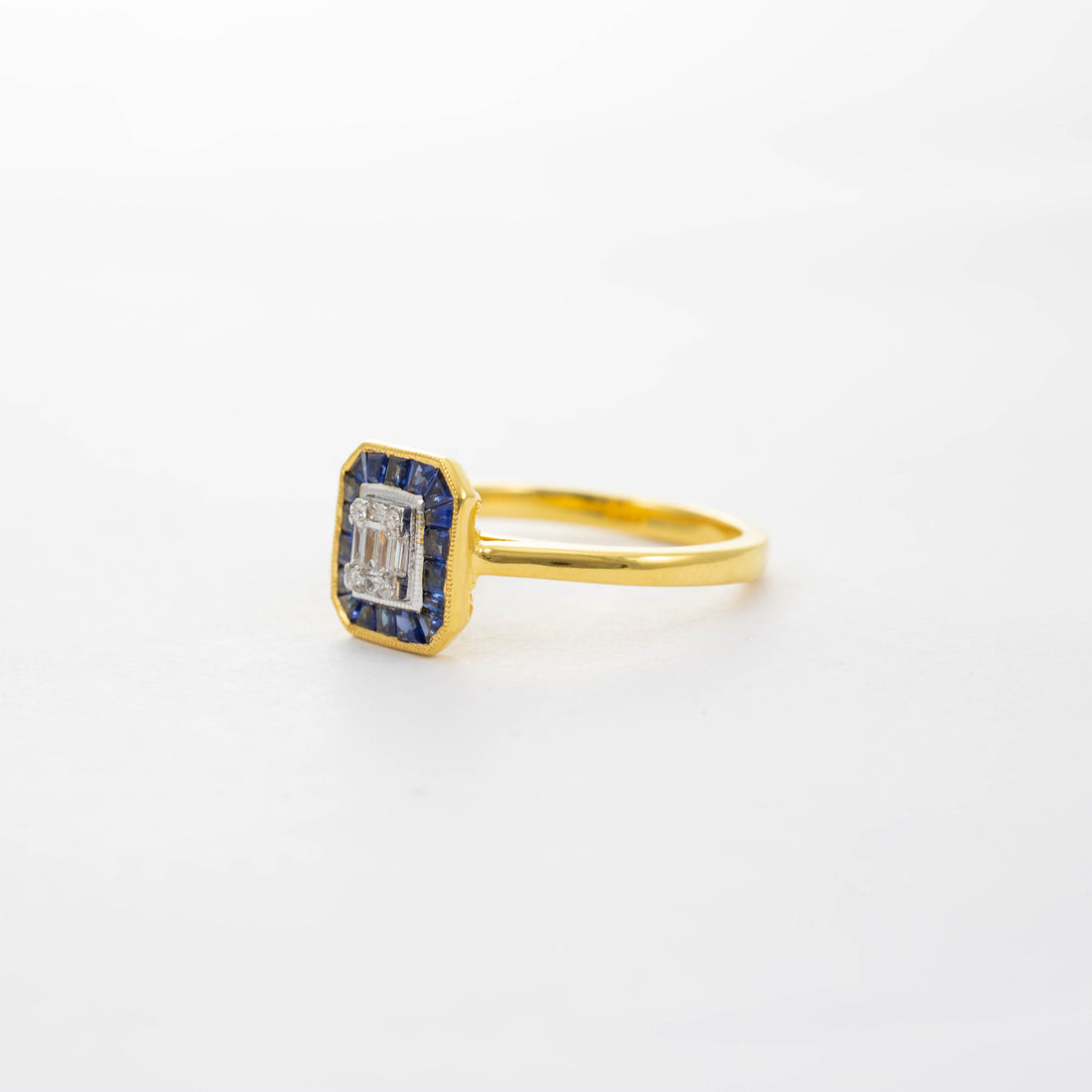 18CT YG SAPPHIRE & DIAMOND CLUSTER RING