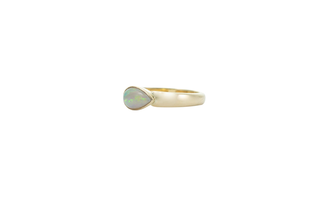 9ct y/gold teardrop opal solitaire ring