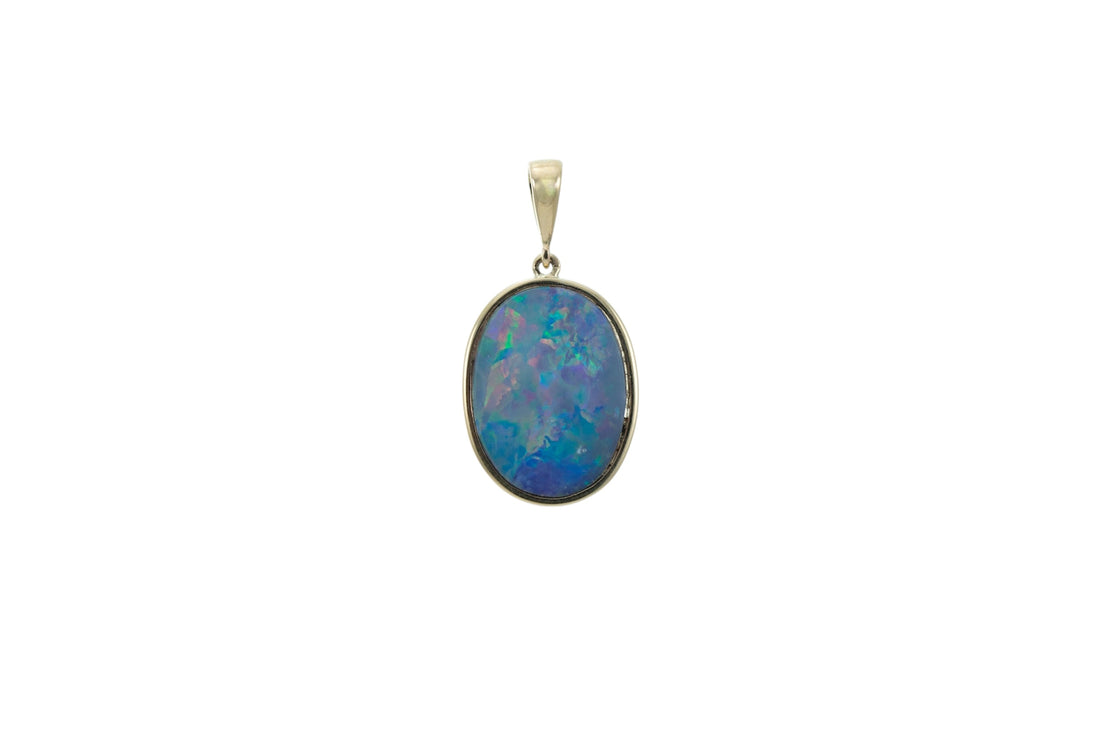 FINE LARGE OVAL OPAL DOUBLET PENDANT