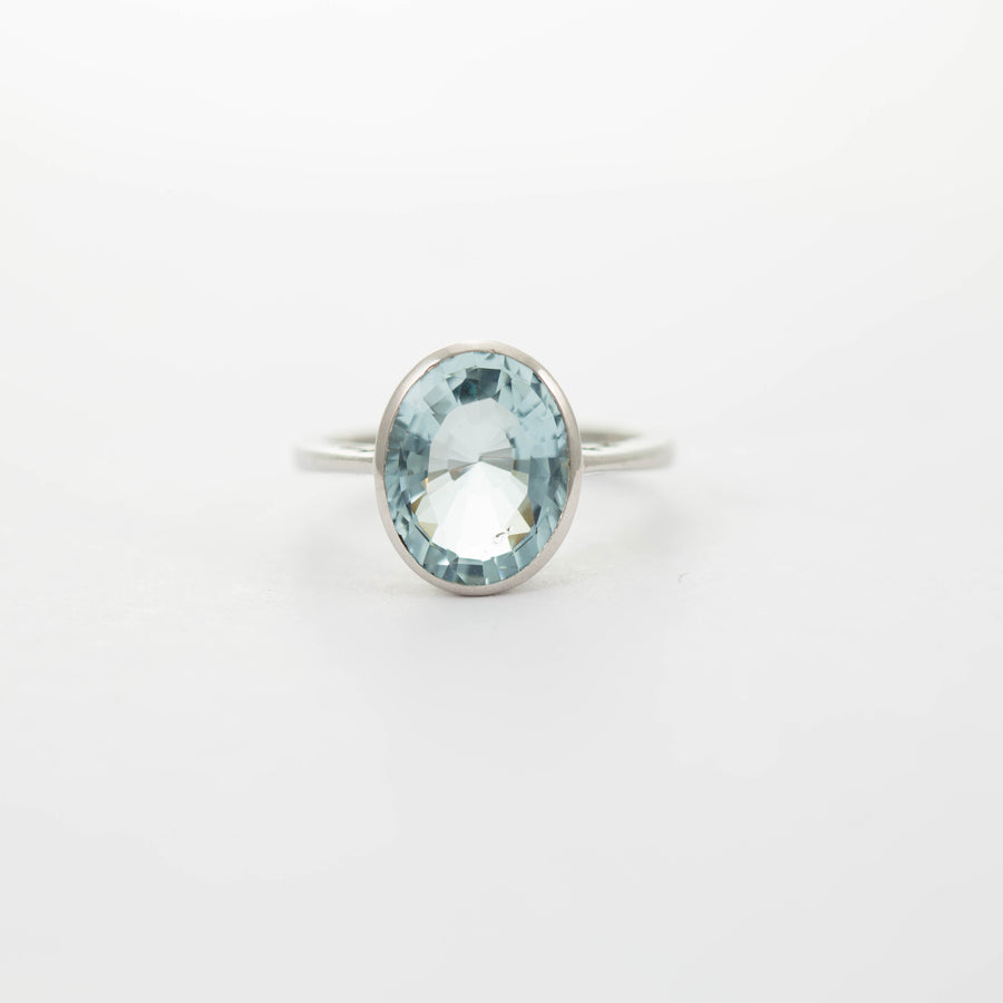 18ct WG Large oval aqua solitaire 5.29ct
