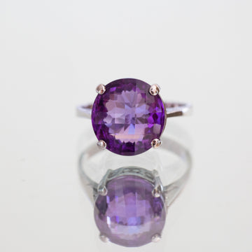 18CT WG Amethyst Solitaire Ring