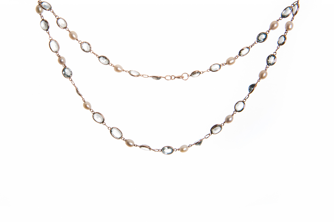 Line Necklace with Pearls