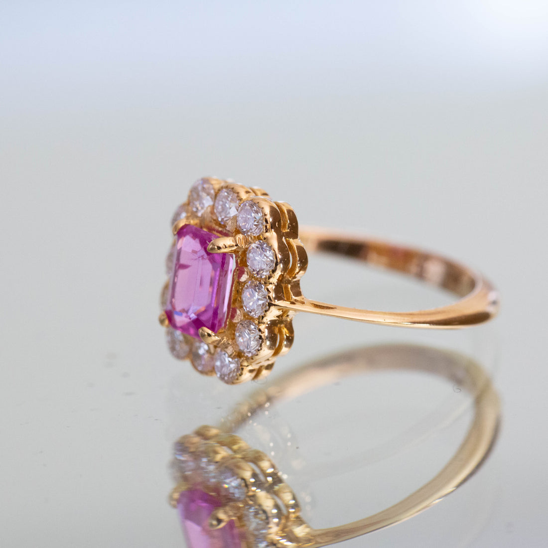 18CT PINK SAPPHIRE & DIAMOND CLUSTER RING